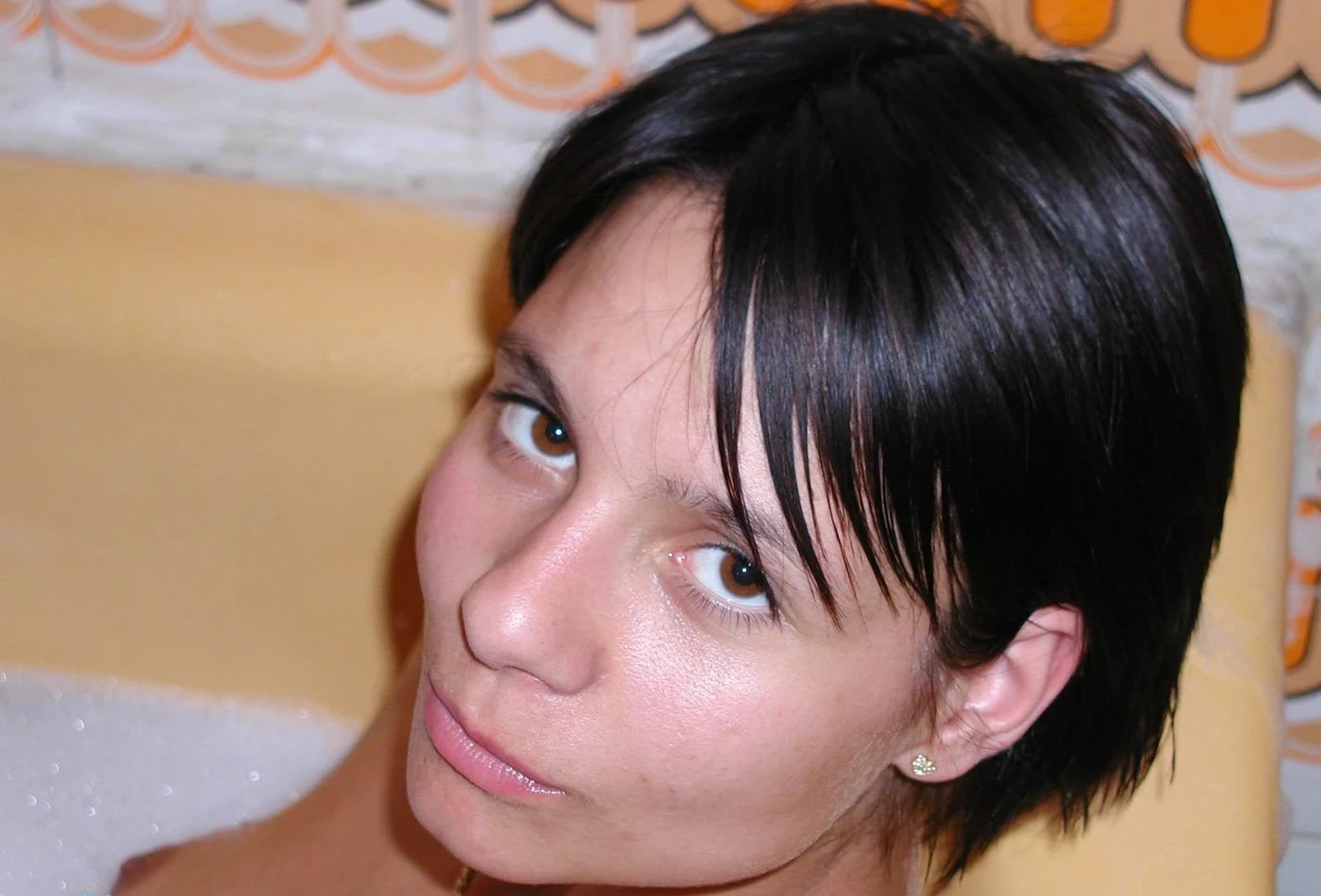 Hot Amateur Divorcee Sex - Young MILF Gets Naughty in Explicit Photos