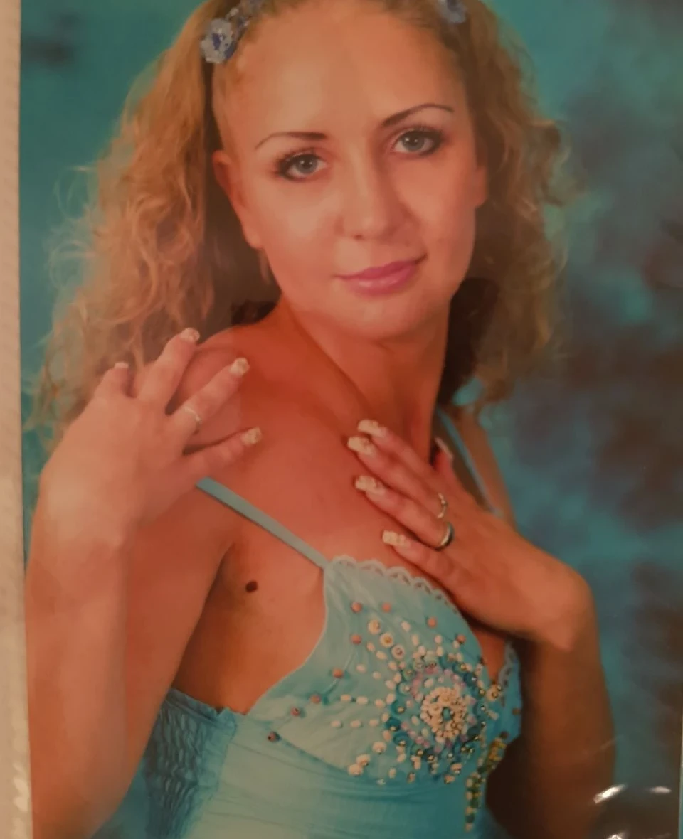 Hotwife Elena Deepthroats in Amateur Porn Photo - Explicit Blowjob Action