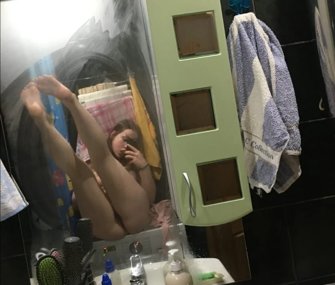 Hot Young Slut's Explicit Selfie Amateur Porn Photo