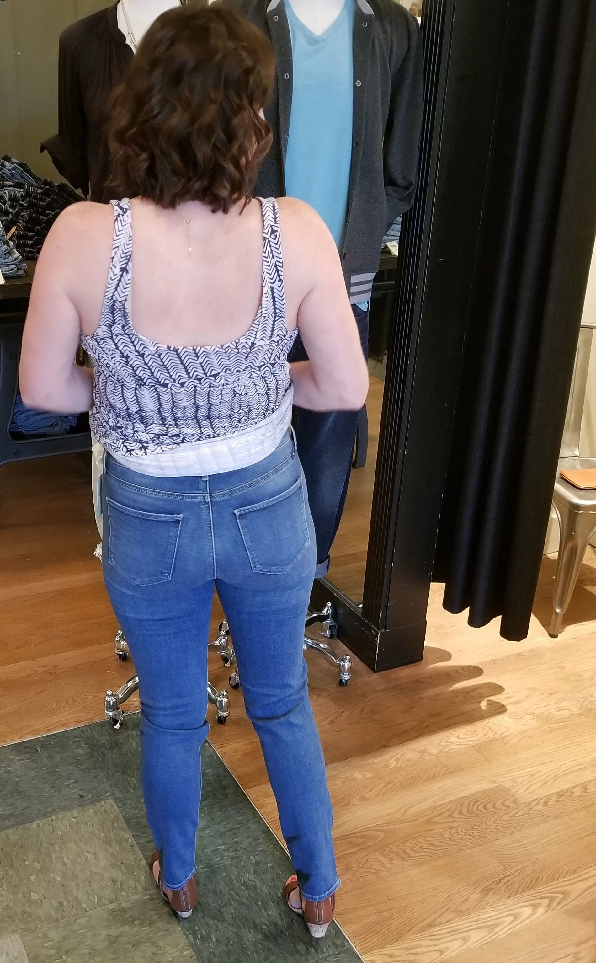 Sexy MILF's Ass in Jeans and Naked: Amateur Photo