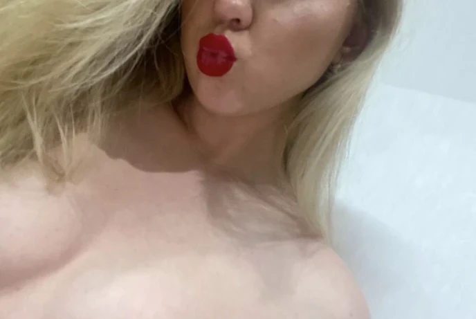 Amateur Margarita's Tits Exposed: Explicit Homemade Porn Photos