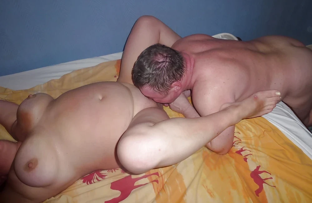 BBW Pole Dancing XXX Photoshoot: Curvy Chick at the Pole