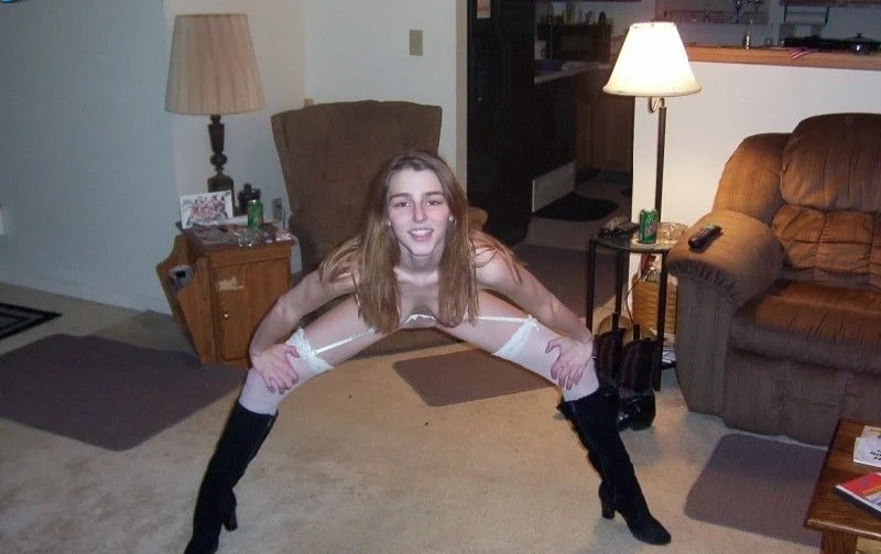 Skinny babe strips and takes cock in explicit amateur porn pic