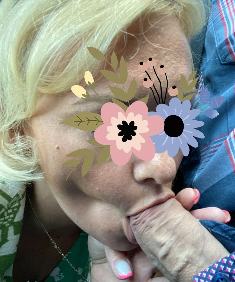 Car Blowjob: Amateur Porn Photos with Explicit Oral Sex Action