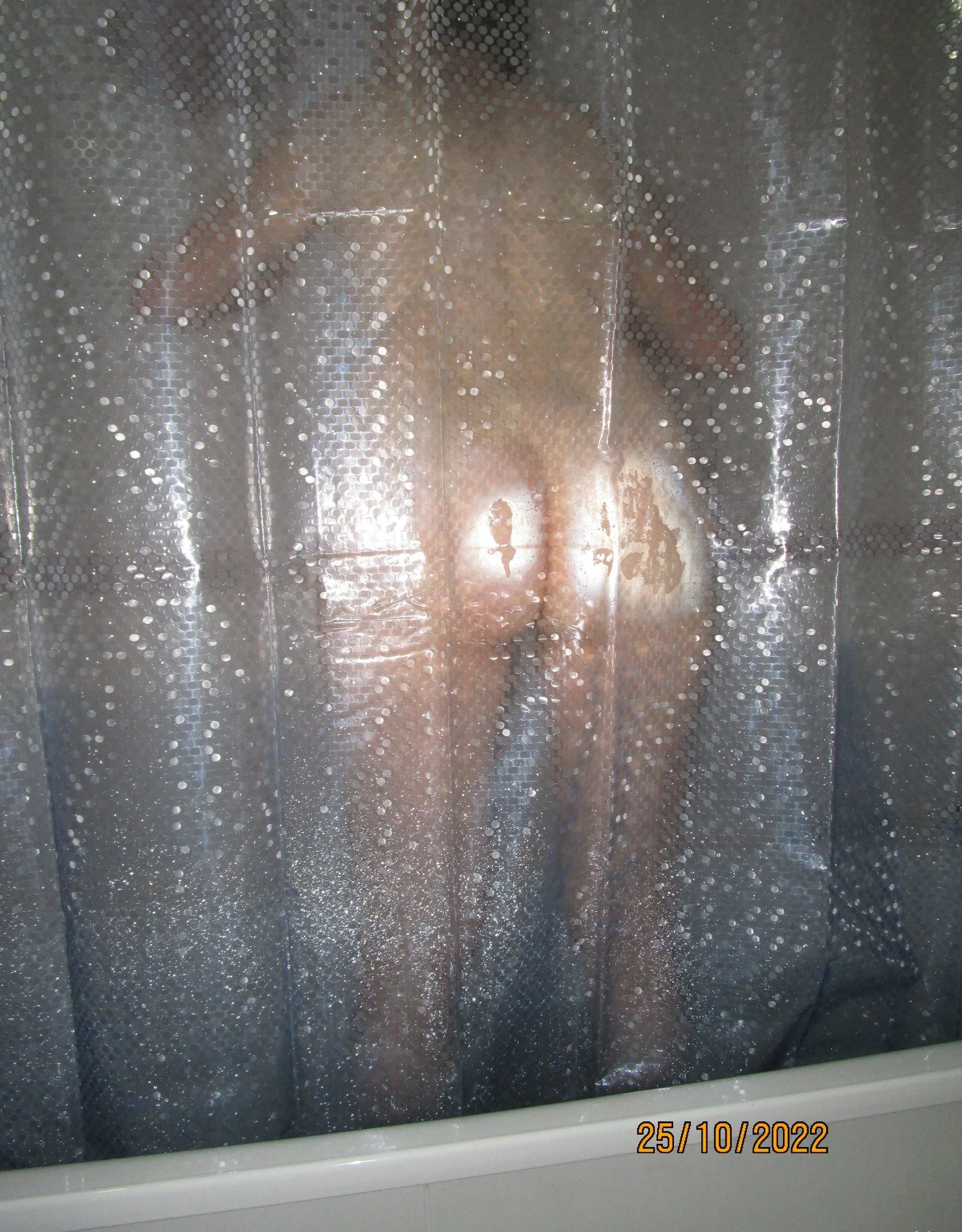 Amateur Shower Porn: Hot Babe Takes a Steamy Shower