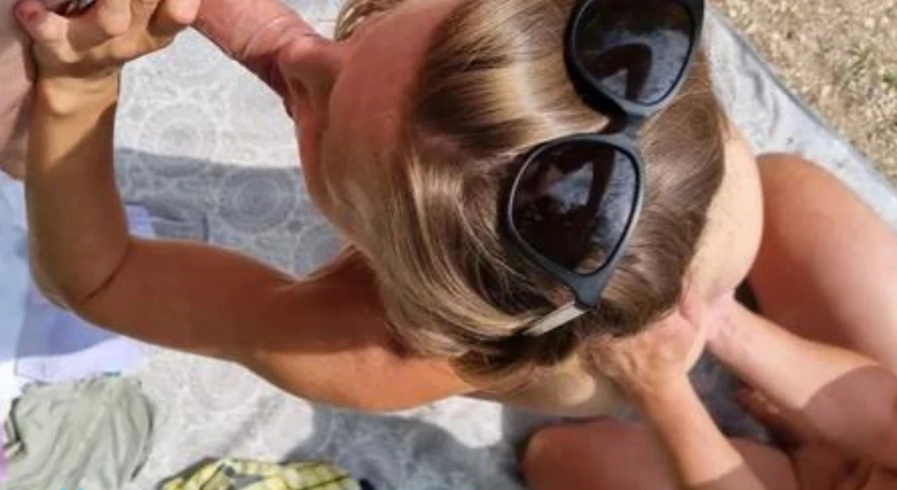 Top-Down View XXX Amateur Porn Pic - Explicit POV Action