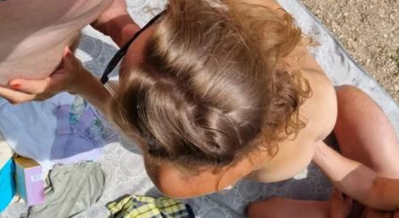 Top-Down View XXX Amateur Porn Pic - Explicit POV Action