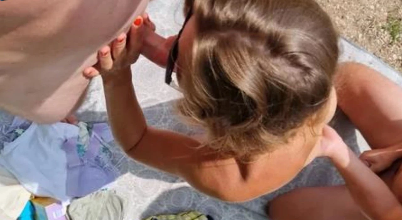 Top-Down View XXX Amateur Porn Pic - Explicit POV Action