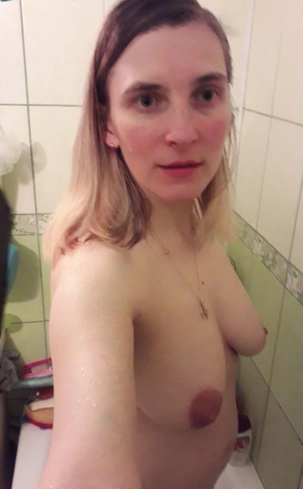 Married Slut Yulia with Saggy Tits and Nipples - Amateur Explicit Photo