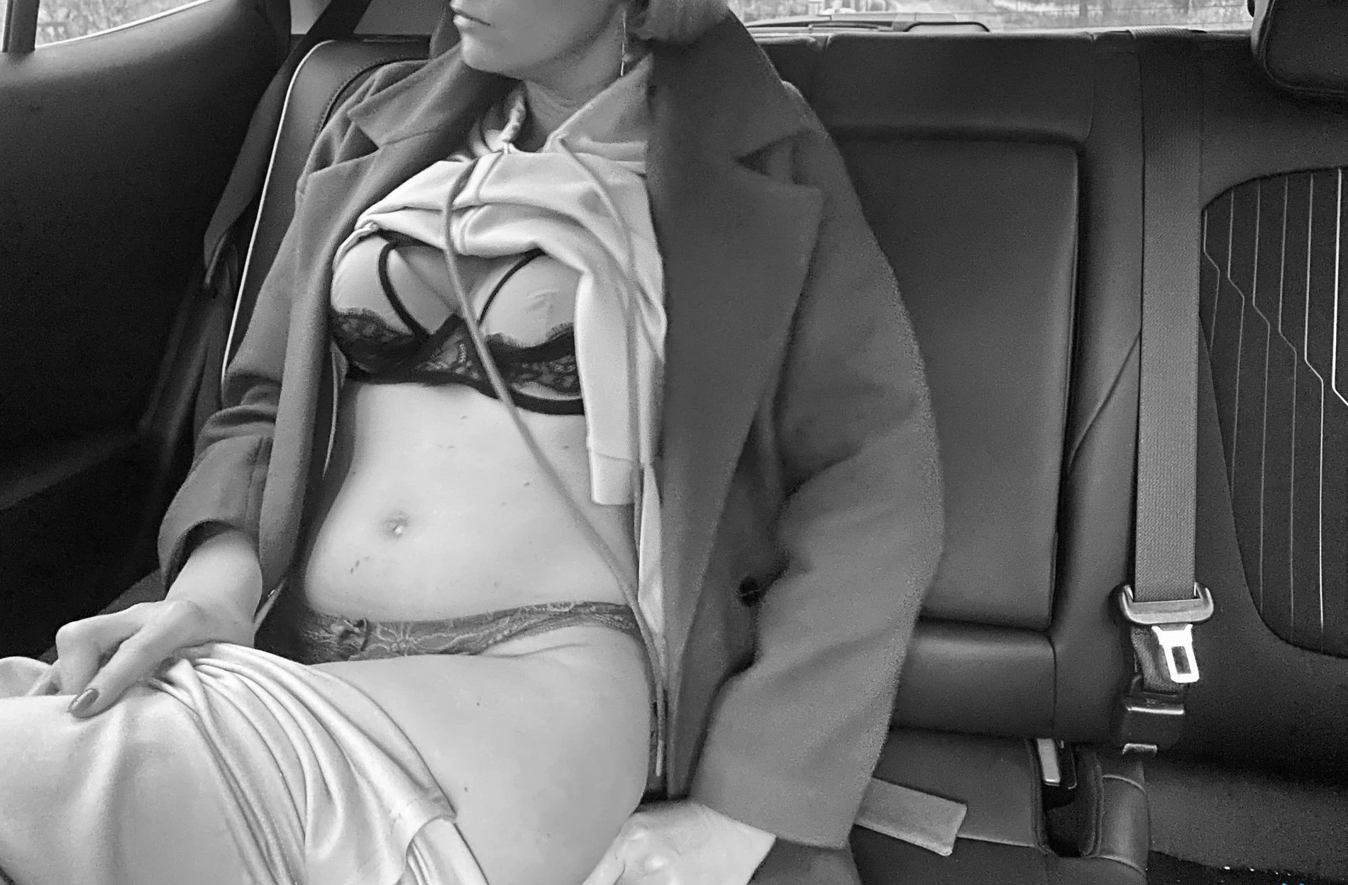 Hot Wife Gives Blowjob in Car - Amateur Porn Photos