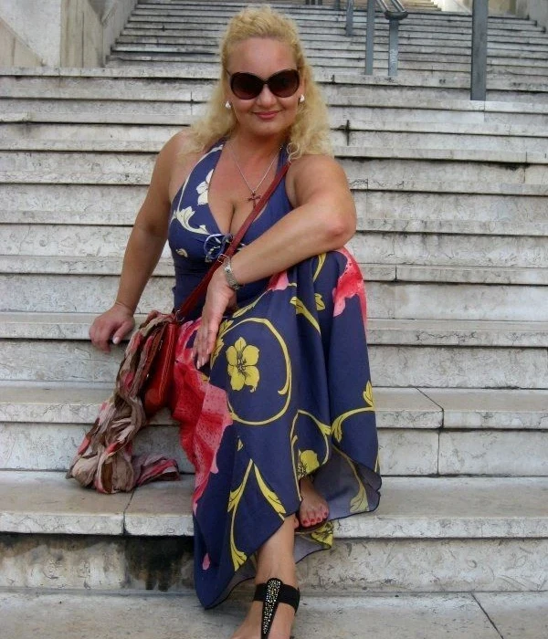 Hotwife in Sauna with Lover: Amateur Cuckold Porn