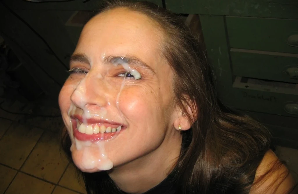 Amateur Woman Takes Huge Cock: Explicit Porn Photo