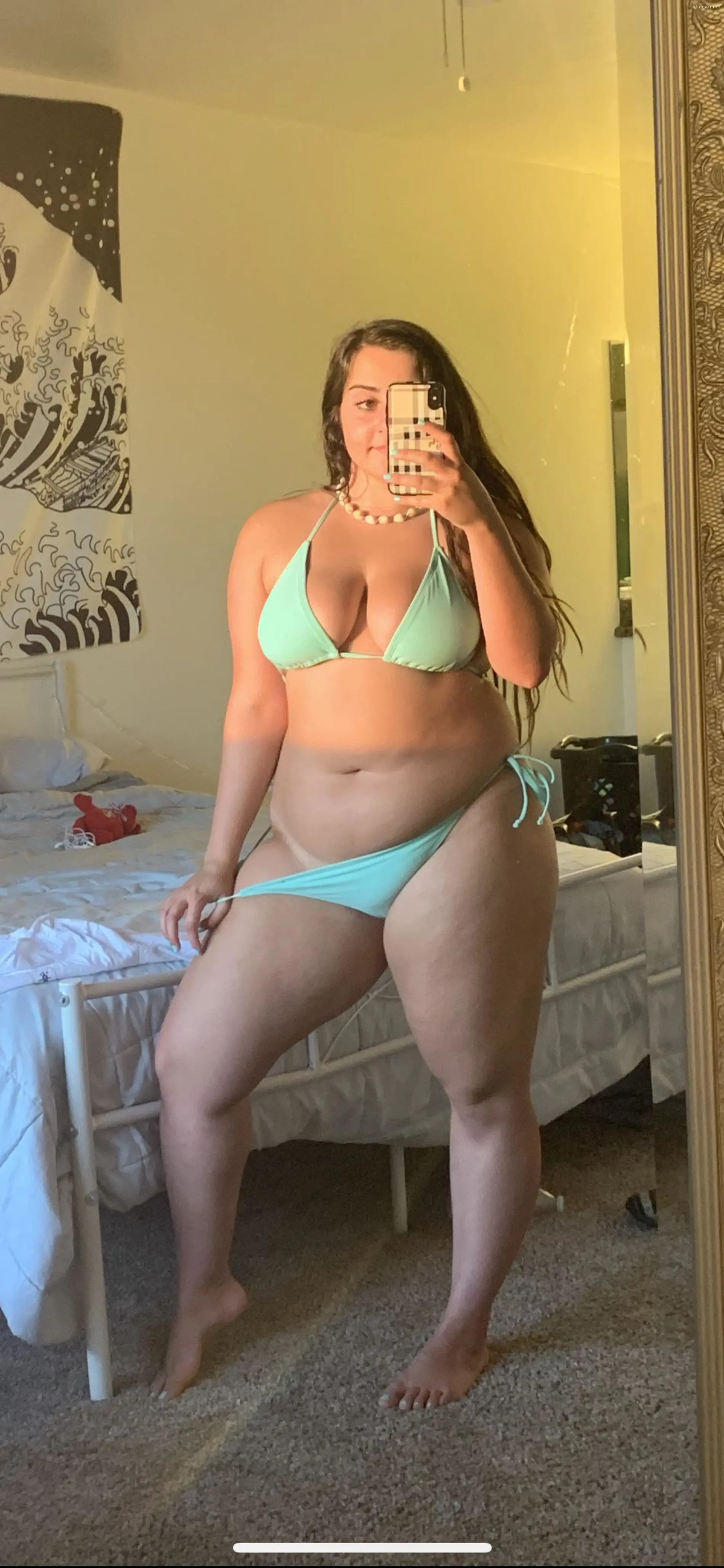 East Busty Beauty Amateur Photo - Explicit Eastern Babe Exposed