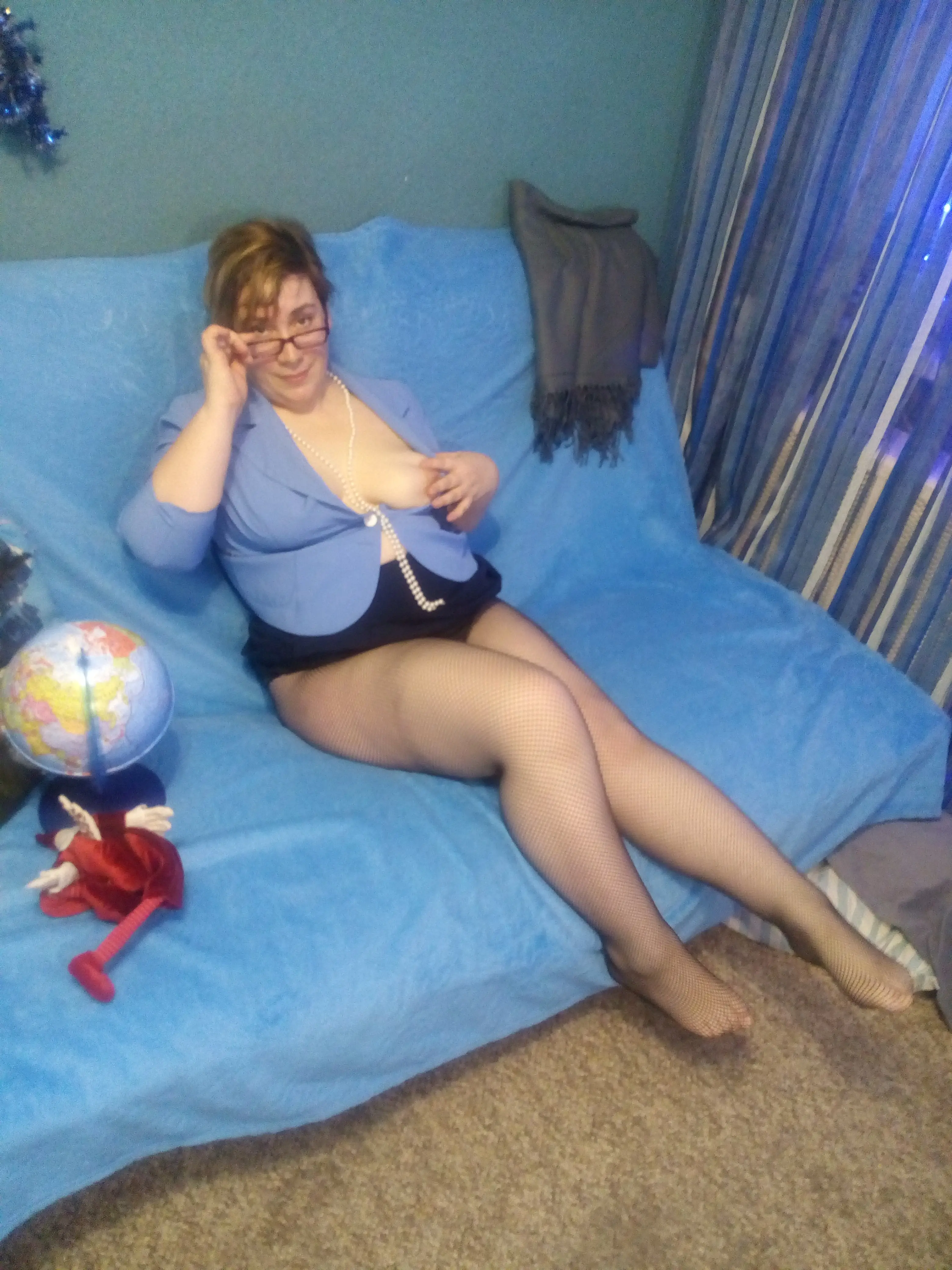 Mature MILF Exposes Tits and Pussy in Amateur Porn Pic