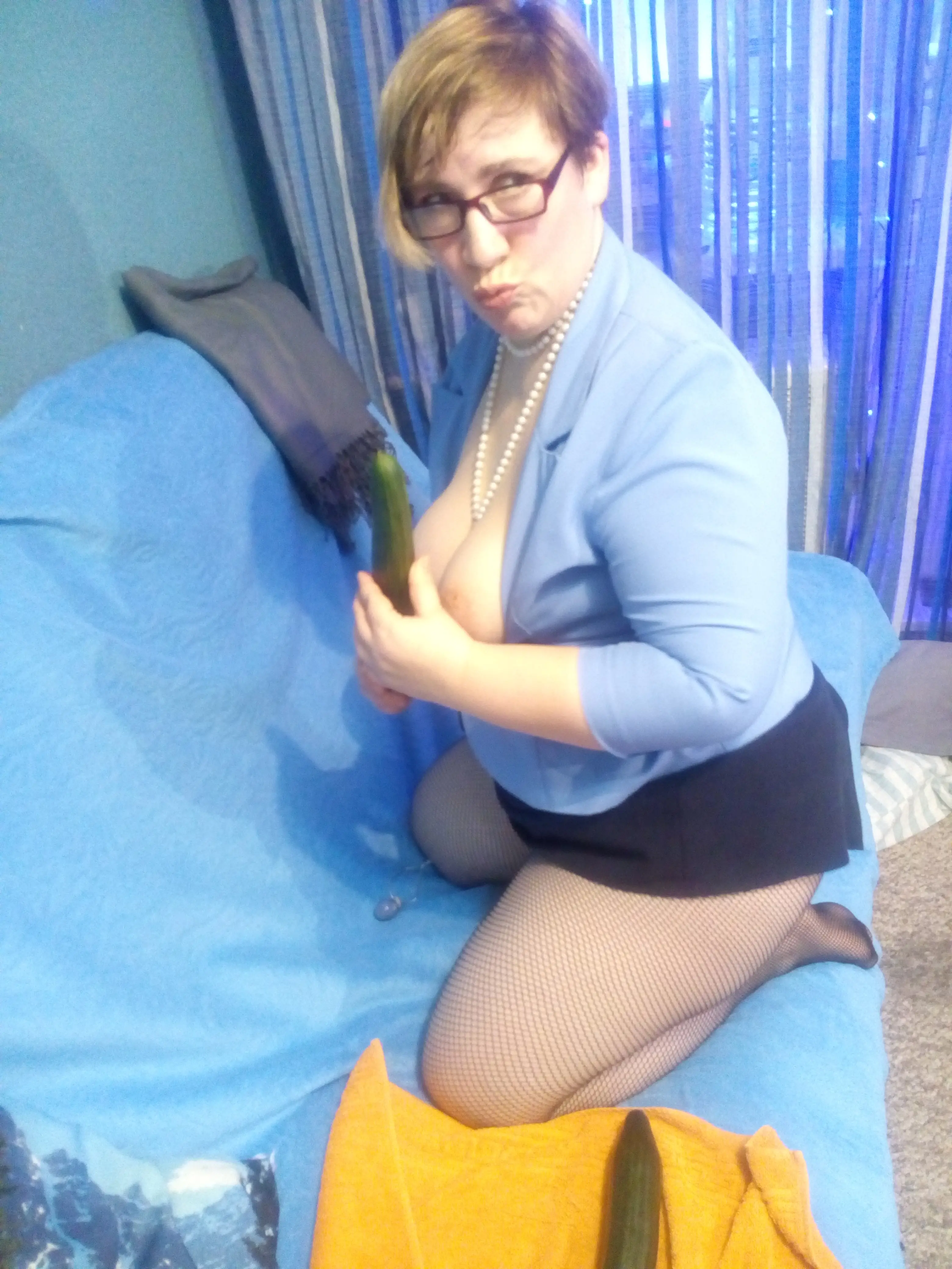 Mature MILF Exposes Tits and Pussy in Amateur Porn Pic