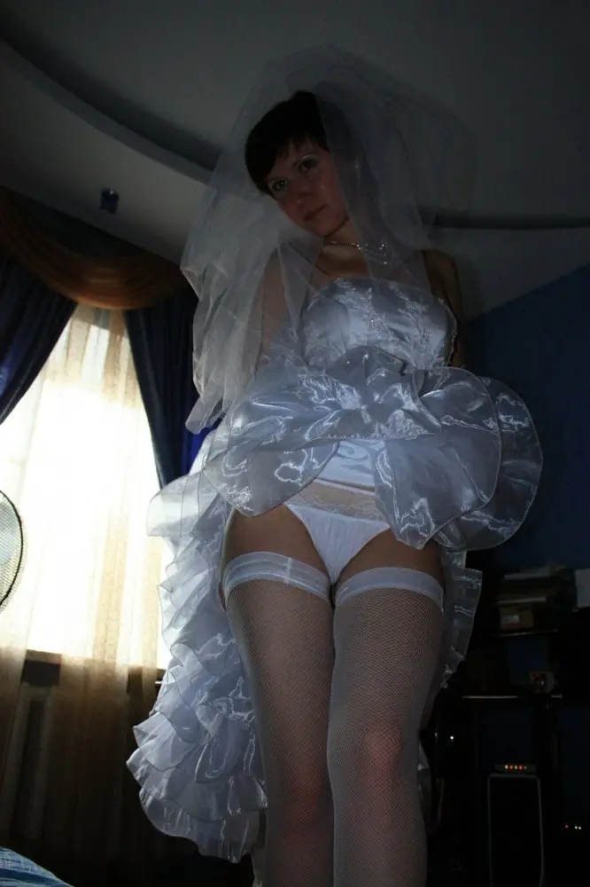 Hot Amateur Bride Katyuha's Explicit Wedding Night Photos
