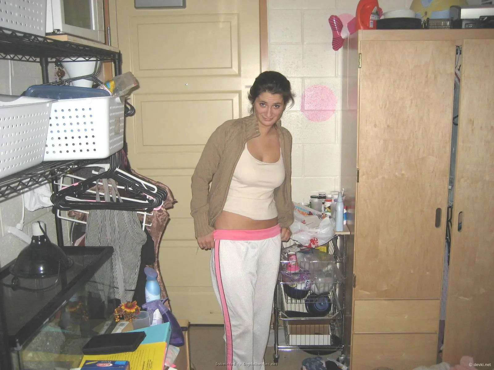 Amateur Slut Sucks Cock Like a Pro in XXX Photo Shoot