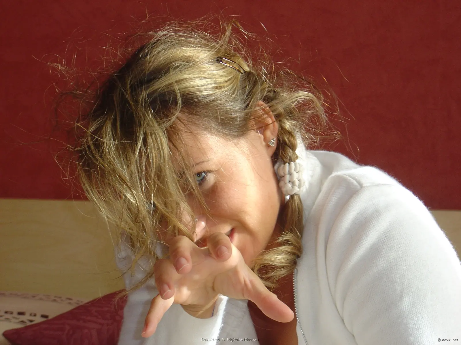 Hot Chick Gives Blowjob: Amateur Porn Photo