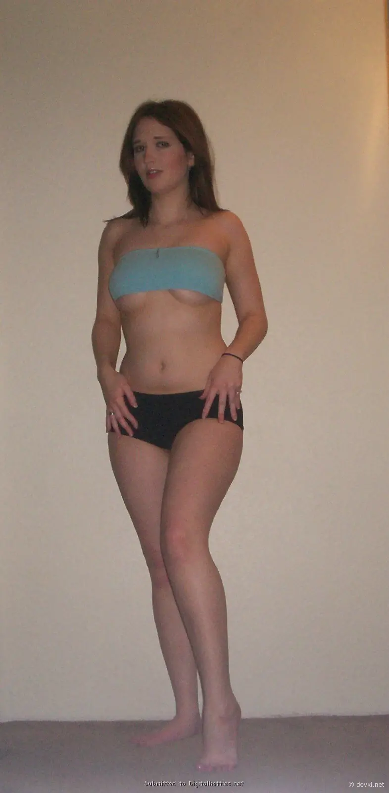 Passionate Amateur Porn Photos of a Hot Young Girl - Explicit Sex Scenes