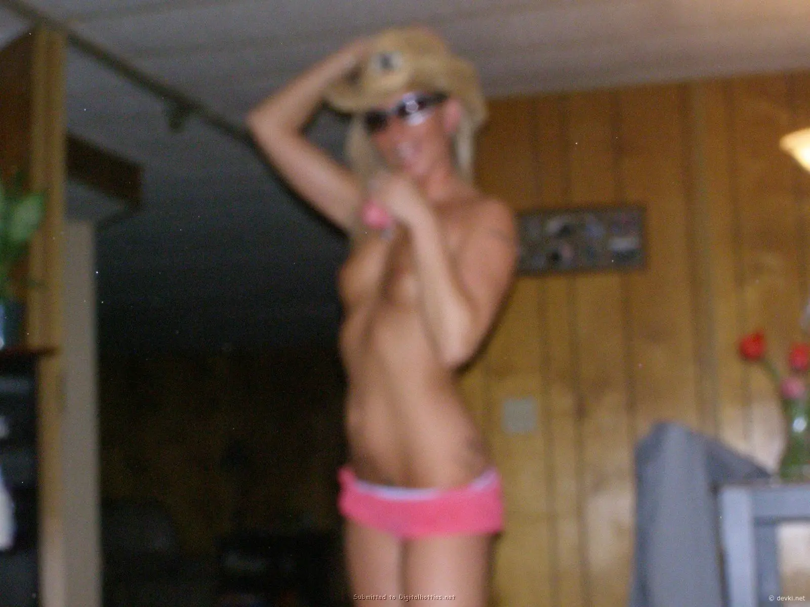 Hot Homemade Wife Amateur Porn Pics - Explicit XXX Photos