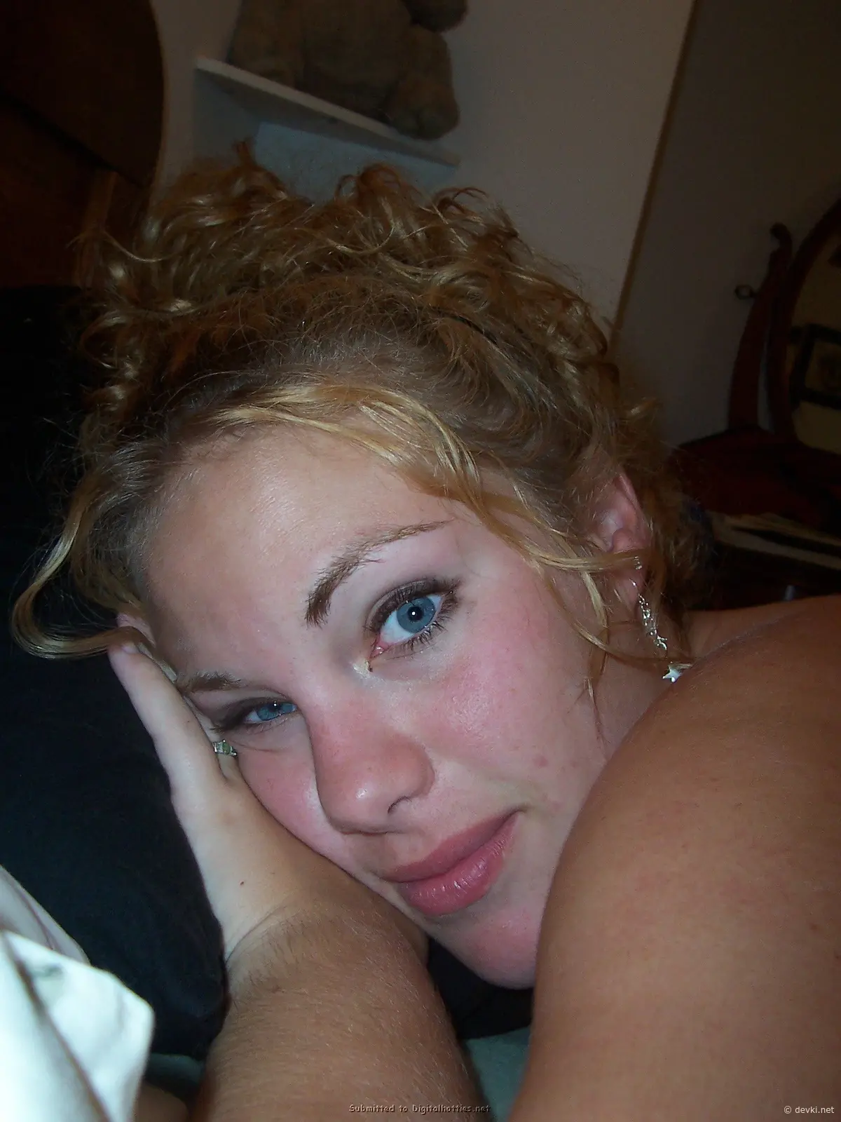 Curvy MILF Sucks and Fucks - Amateur Porn Photo