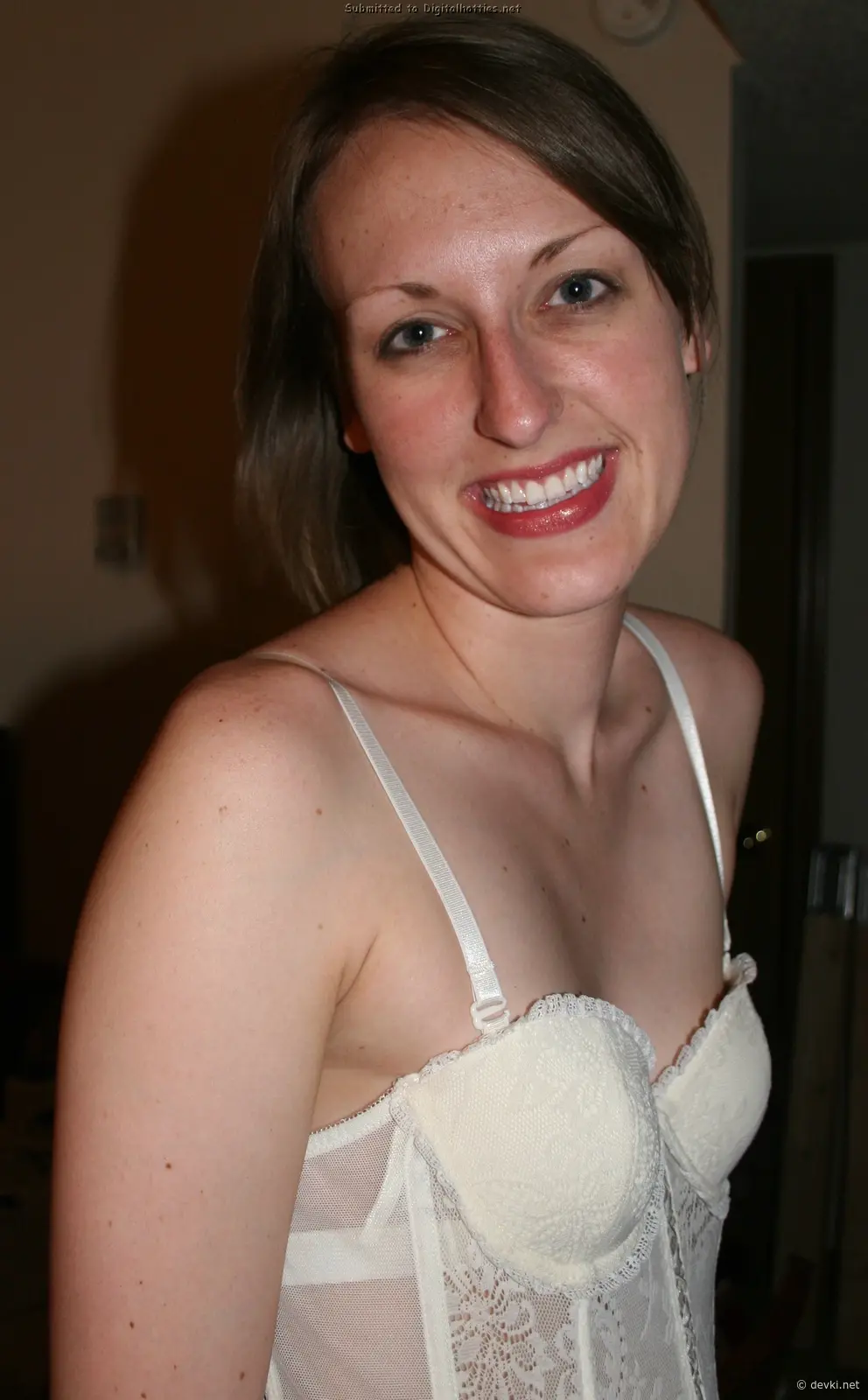 Uninhibited MILF Amateur Porn Photos - Explicit and Bold!