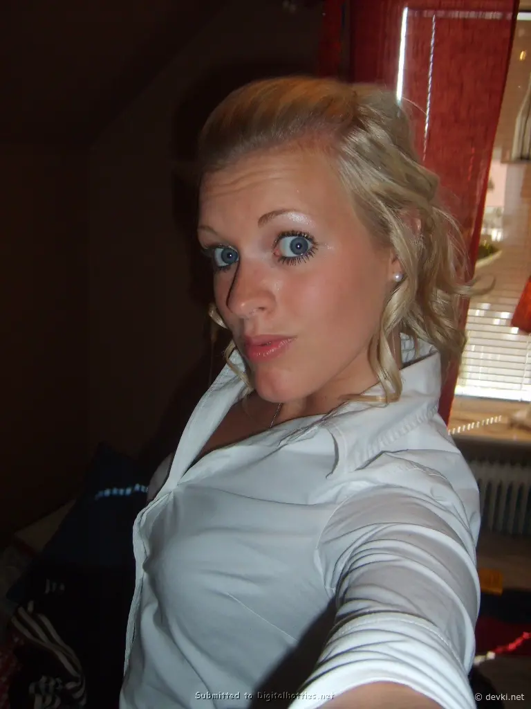 Sensual Blowjob from Beauty: Hot Amateur Porn Photo