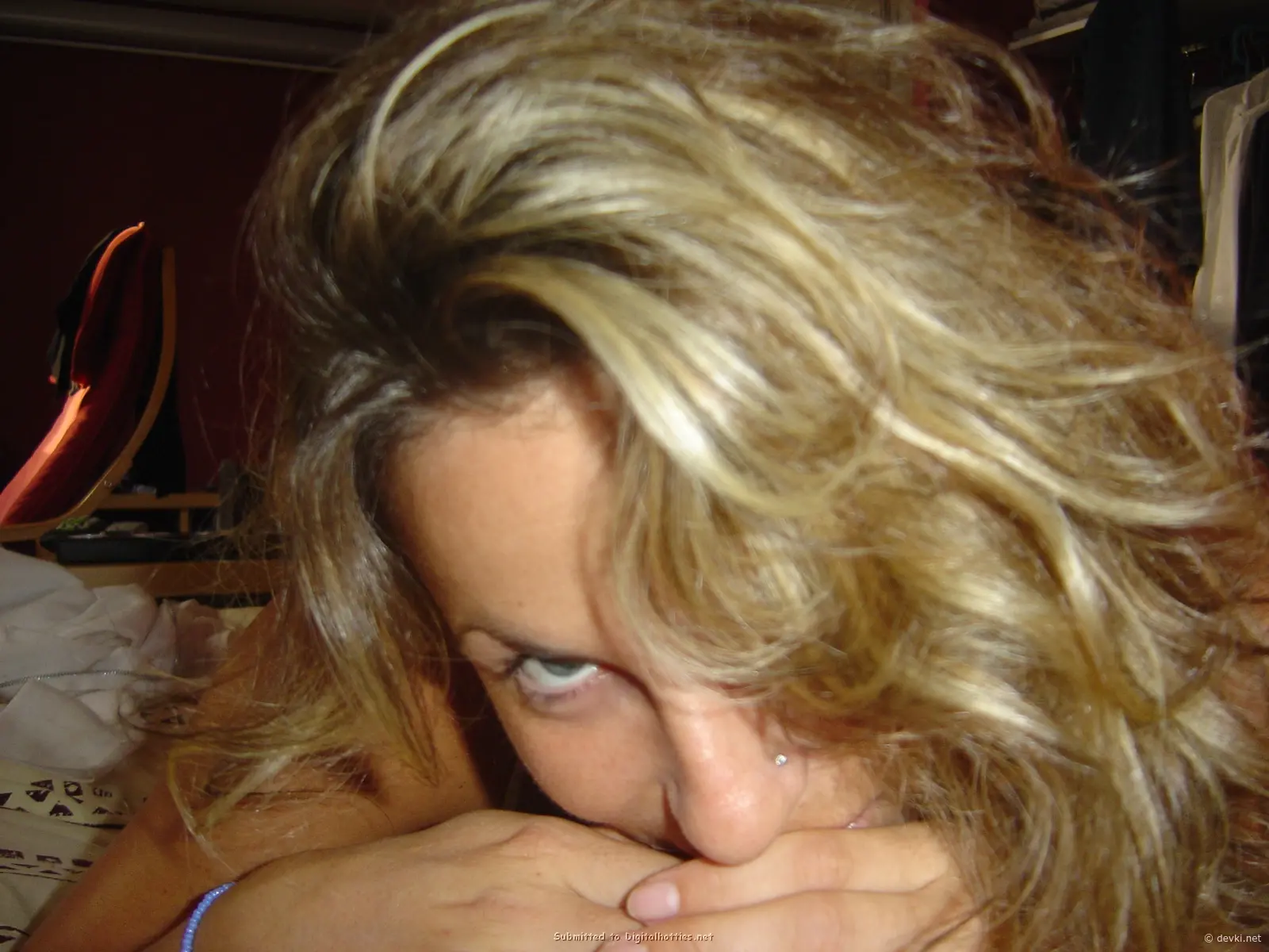 Hot Chick Gives Blowjob: Amateur Porn Photo