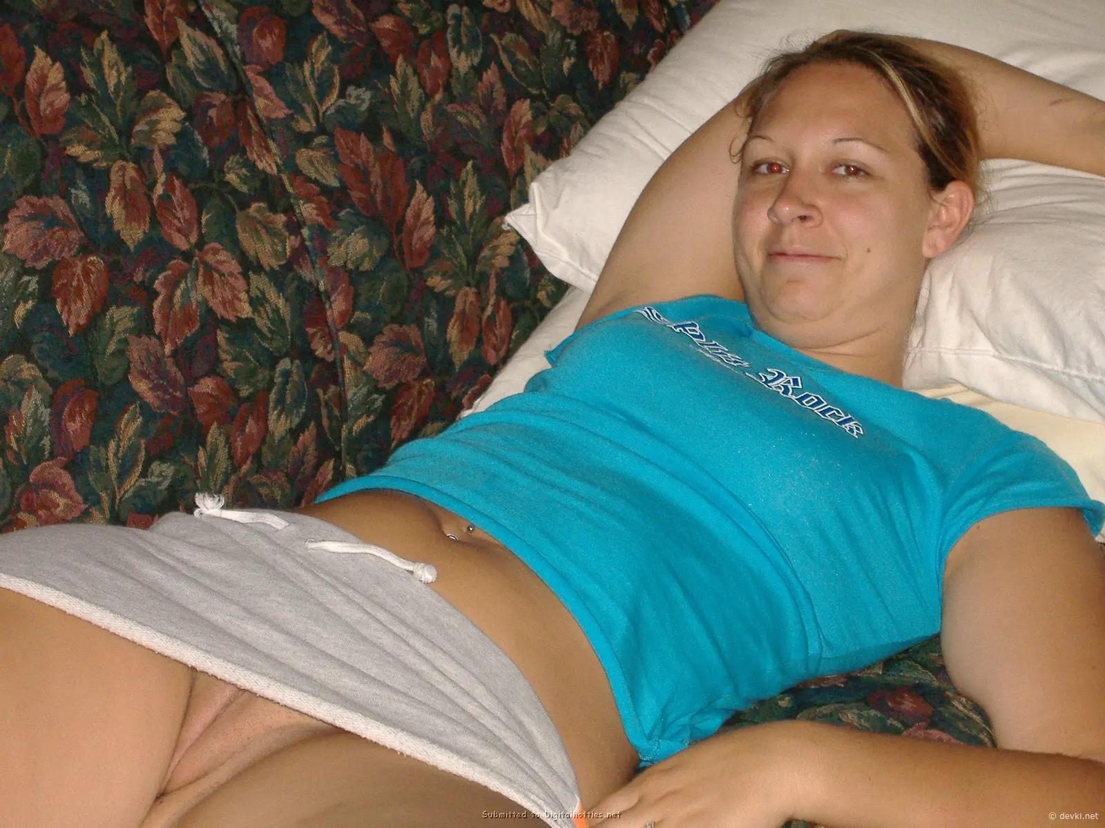 Nude Pussy Amateur Porn Photo: Explicit Close-Up Shot