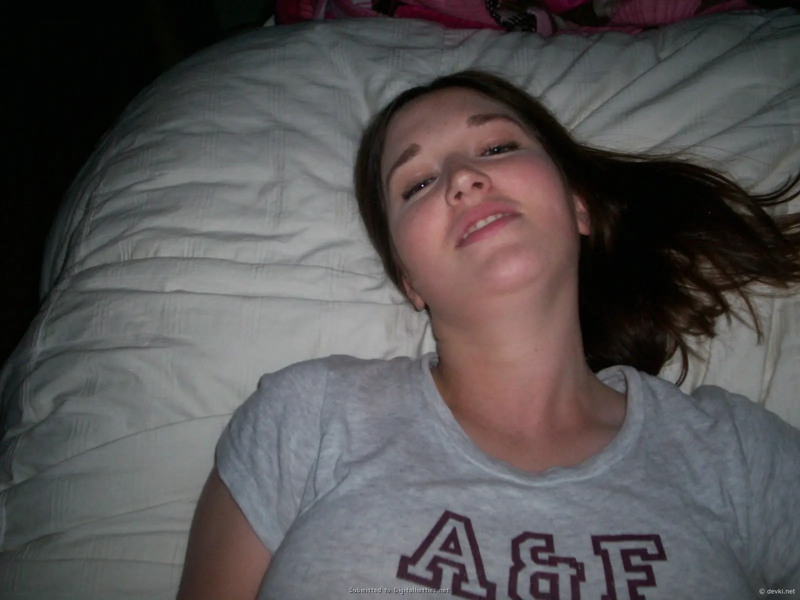 Passionate Amateur Porn Photos of a Hot Young Girl - Explicit Sex Scenes