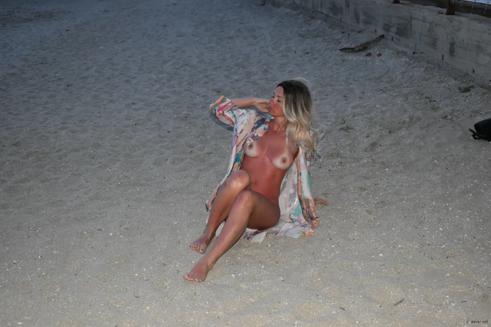 Sultry Amateur Beach Babe in Nighttime Seduction Scene