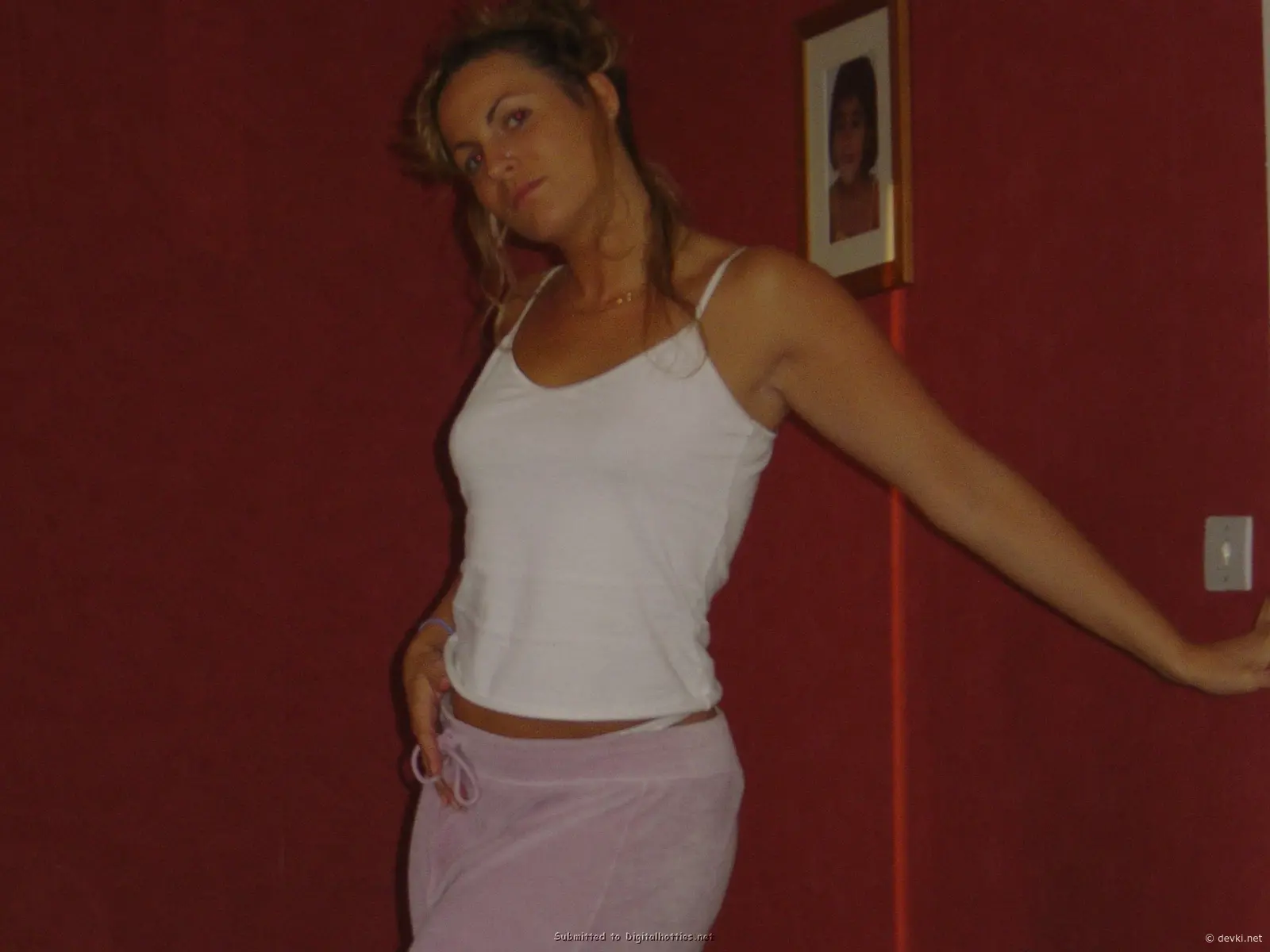 Hot Chick Gives Blowjob: Amateur Porn Photo