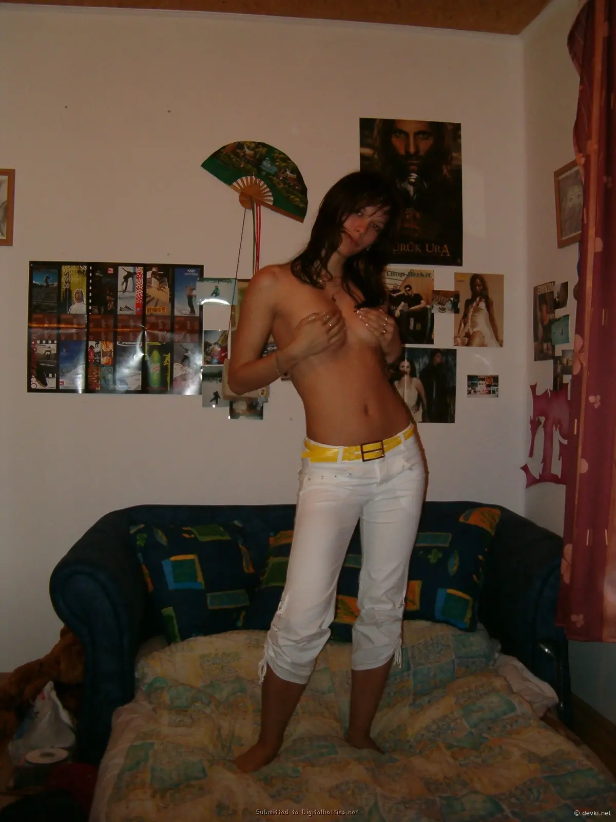 Sexy Girl Poses Seductively - Daily Dose of Hotness!