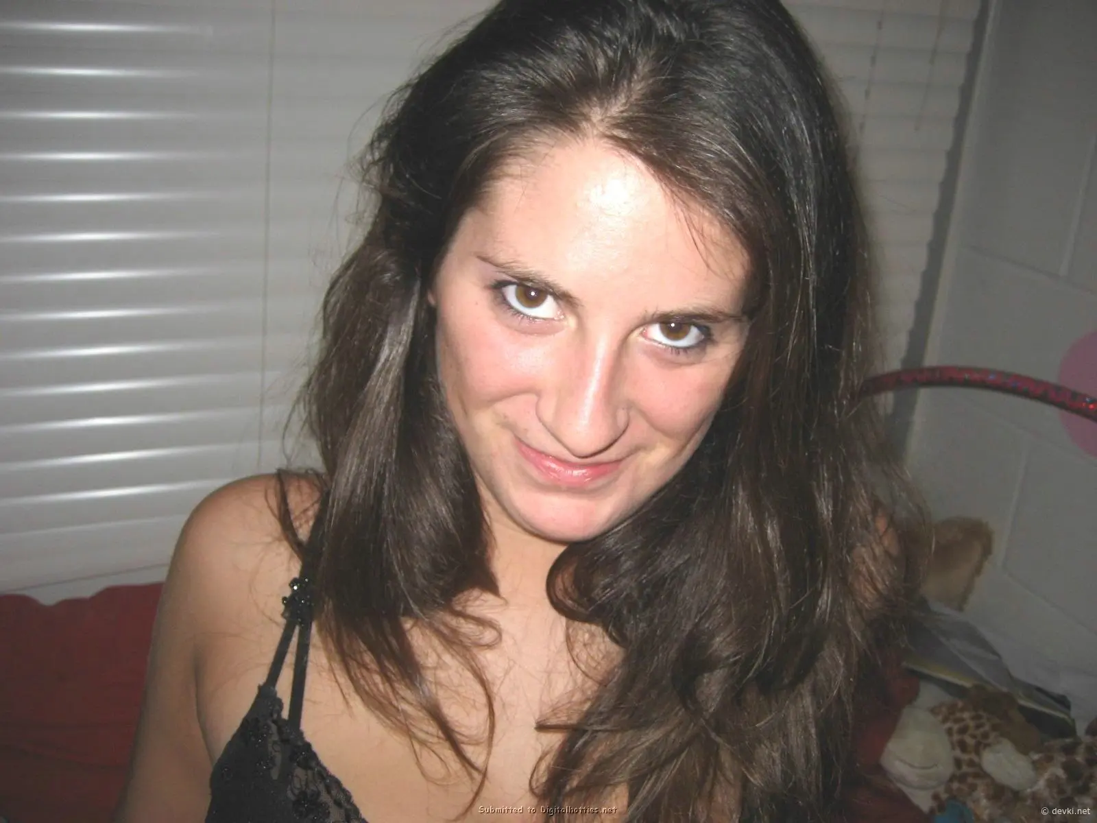 Amateur Slut Sucks Cock Like a Pro in XXX Photo Shoot