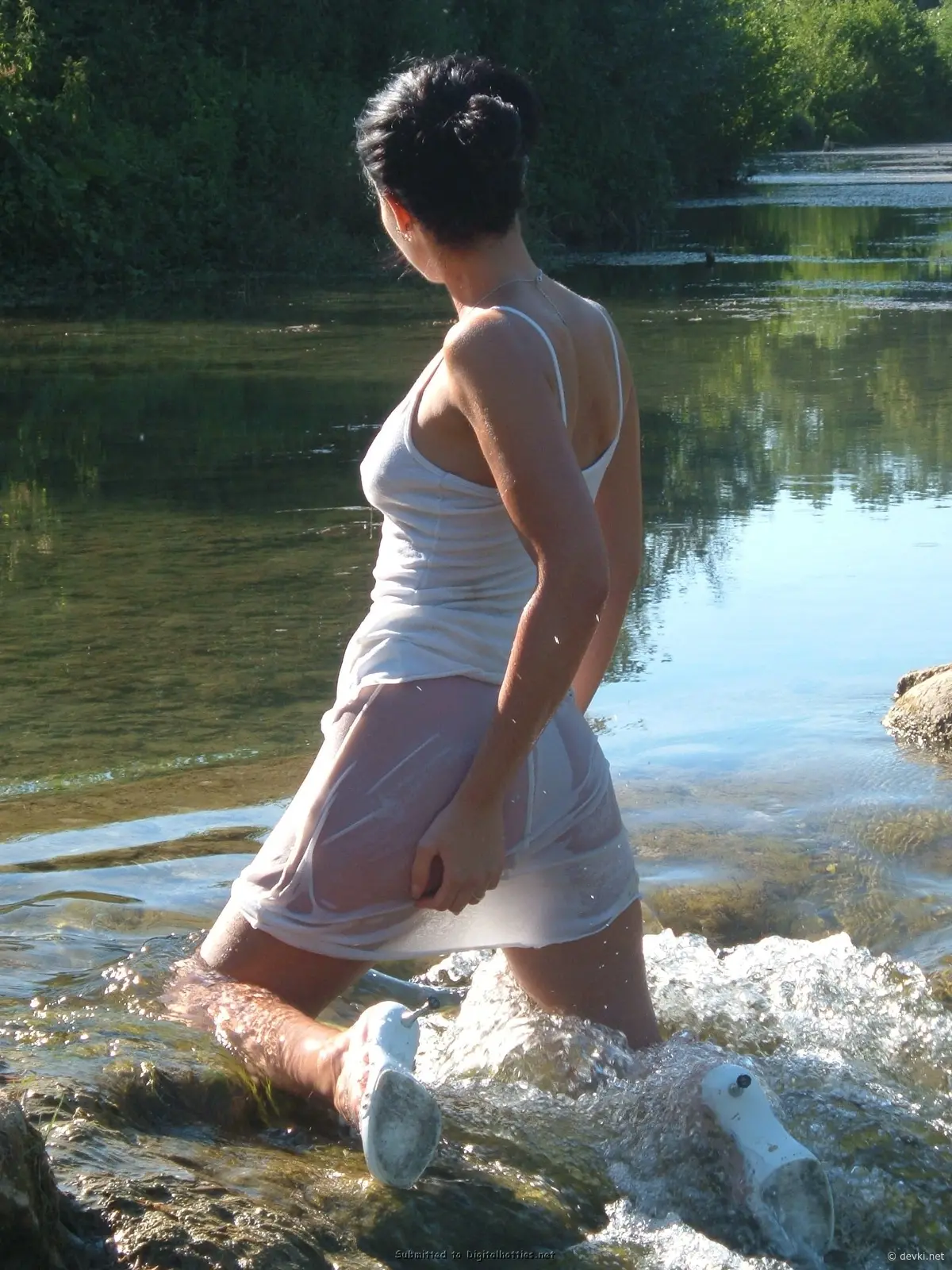 Hot Amateur Threesome: Girl Fucks Her Girlfriend and Boyfriend