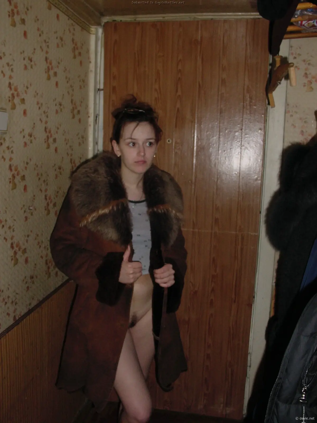 Russian Slut Sucks and Fucks in Amateur Porn Pics