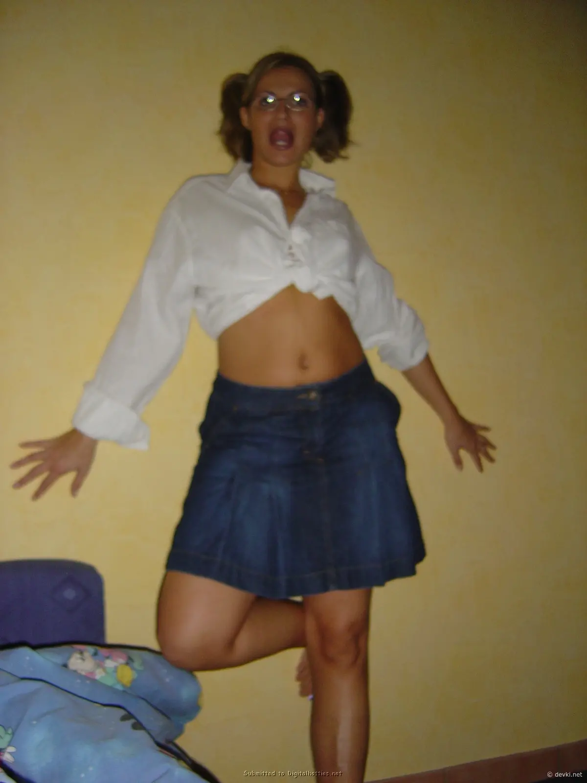 Hot Chick Gives Blowjob: Amateur Porn Photo