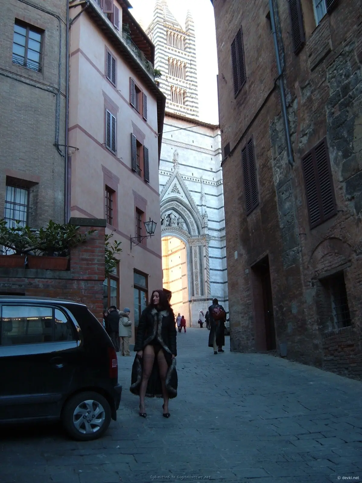 Hot Amateur Threesome: Girl Fucks Her Girlfriend and Boyfriend