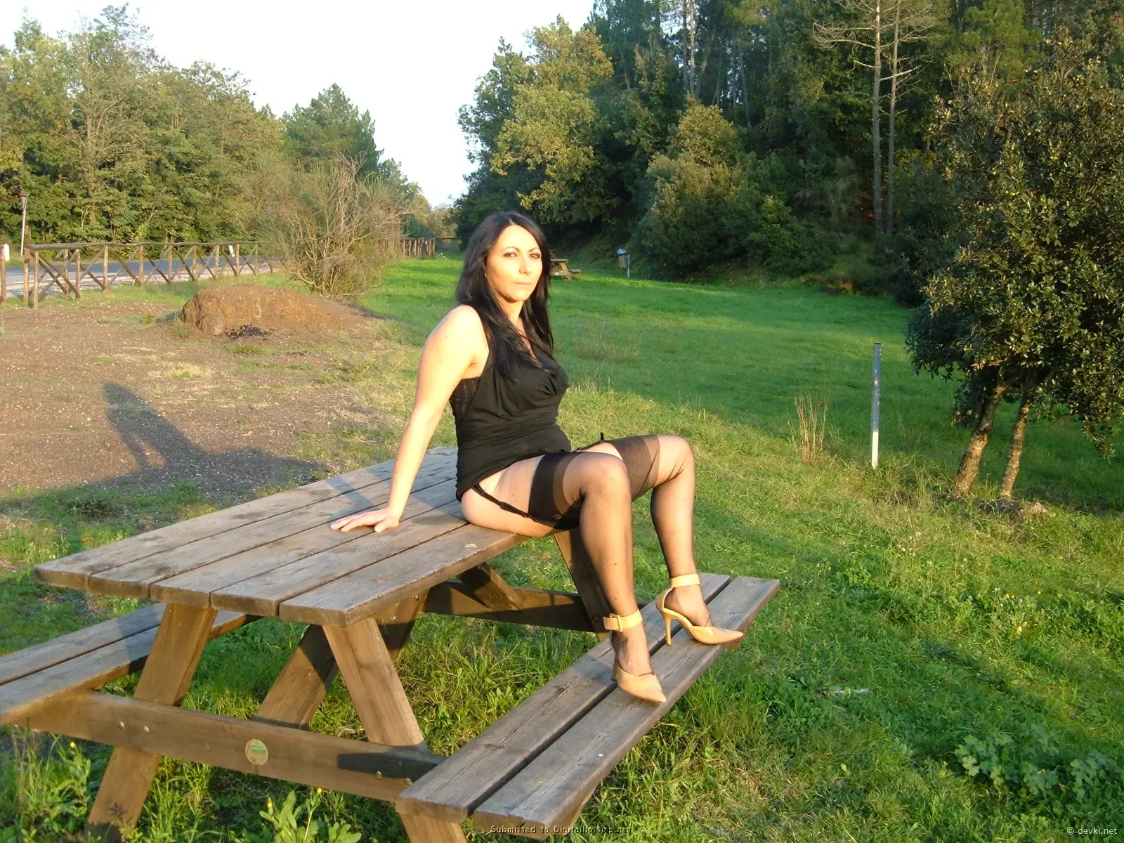 Hot Amateur Threesome: Girl Fucks Her Girlfriend and Boyfriend