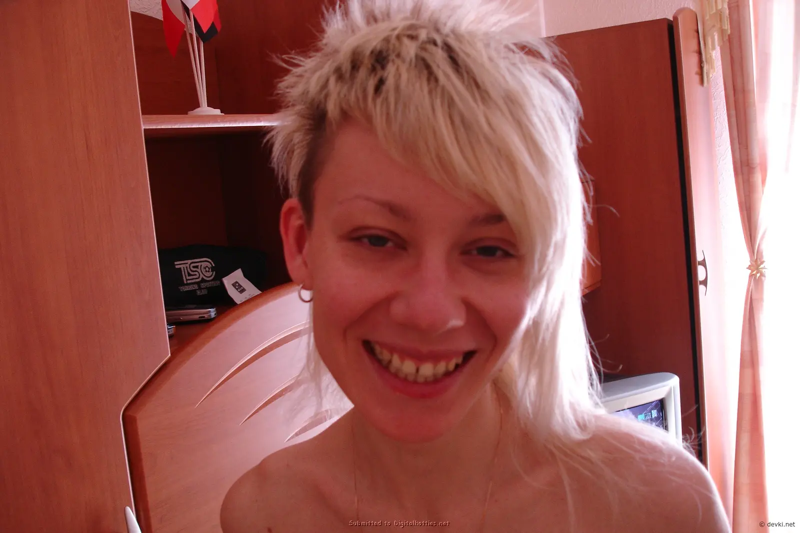 Blonde Amateur Loves Sex: Explicit Homemade Porn Photos