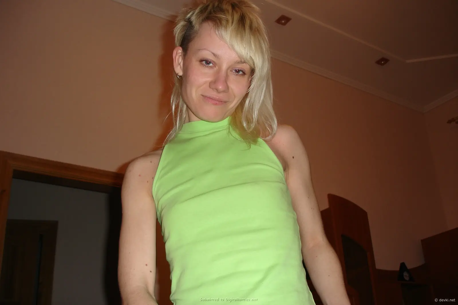 Blonde Amateur Loves Sex: Explicit Homemade Porn Photos