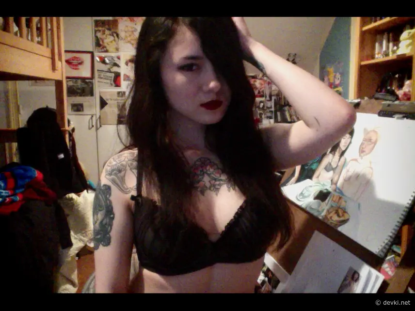 Sexy Babe Sucking Cock: Amateur Porn Photo Exhibition