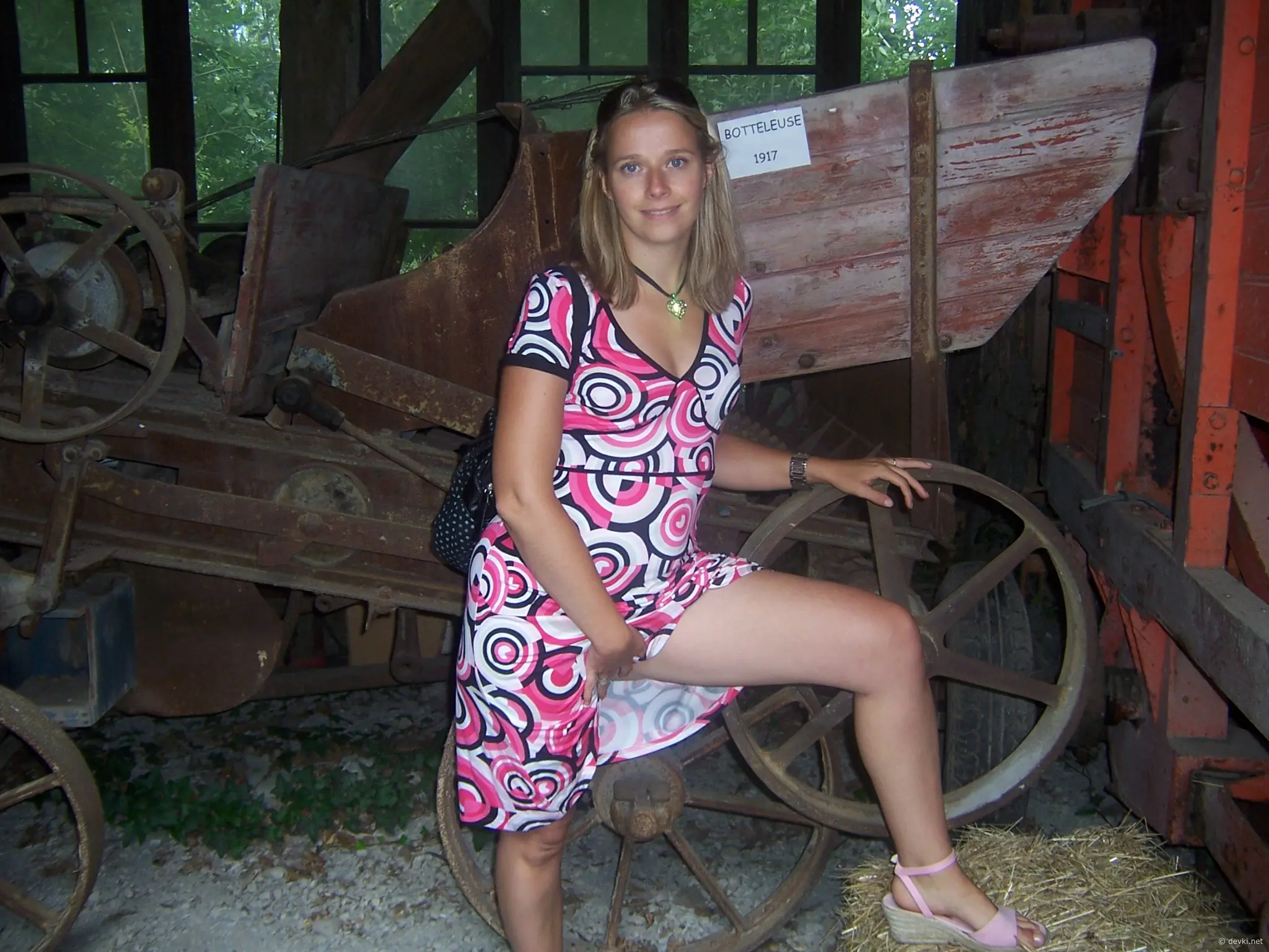 Hot Nude Woman Sharing Explicit Stories - Amateur Porn Photo