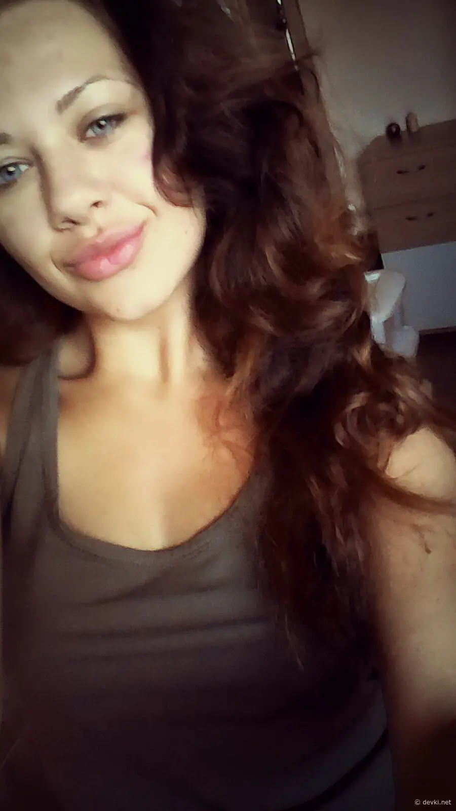 Stunning Girl Photo: Sexy and Beautiful Young Woman Captured in Sensual Pose