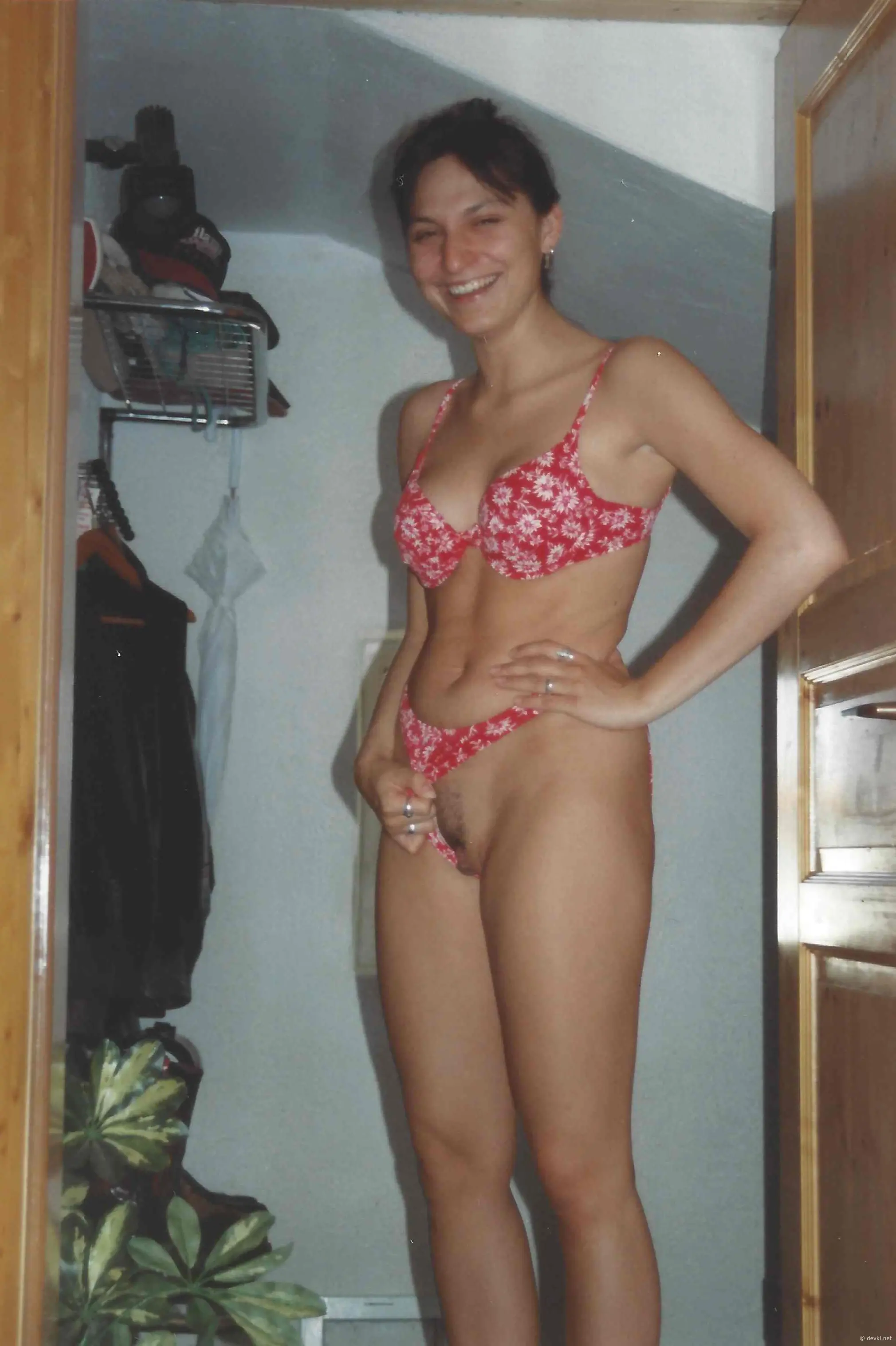 Seductive Amateur Babe in Explicit Sex Photoshoot