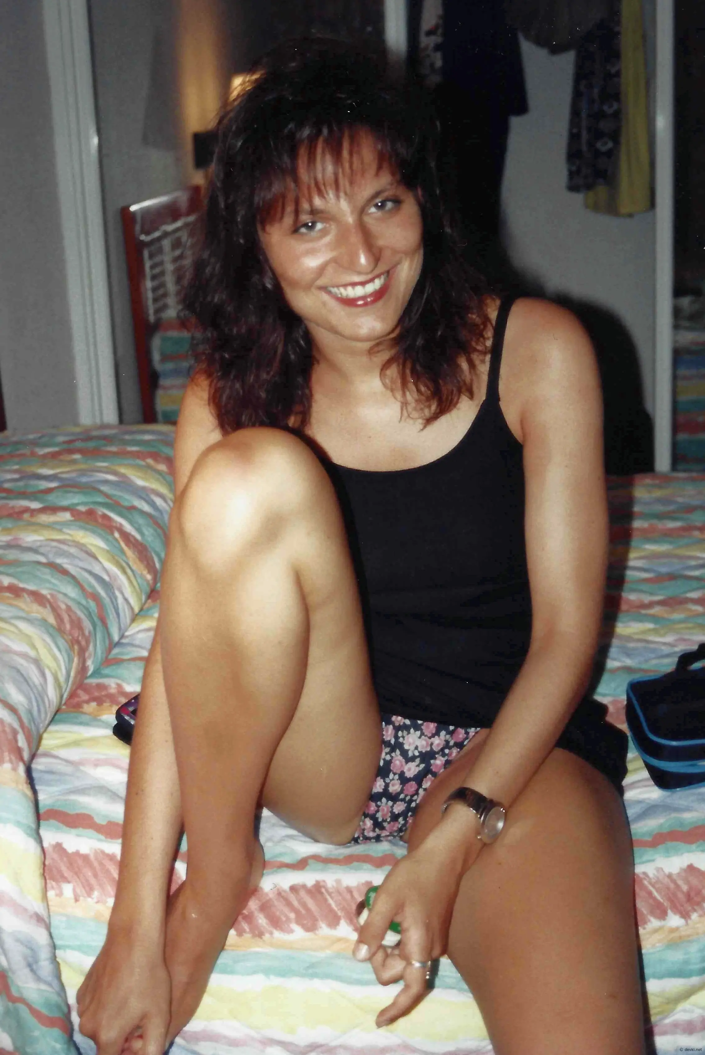 Seductive Amateur Babe in Explicit Sex Photoshoot