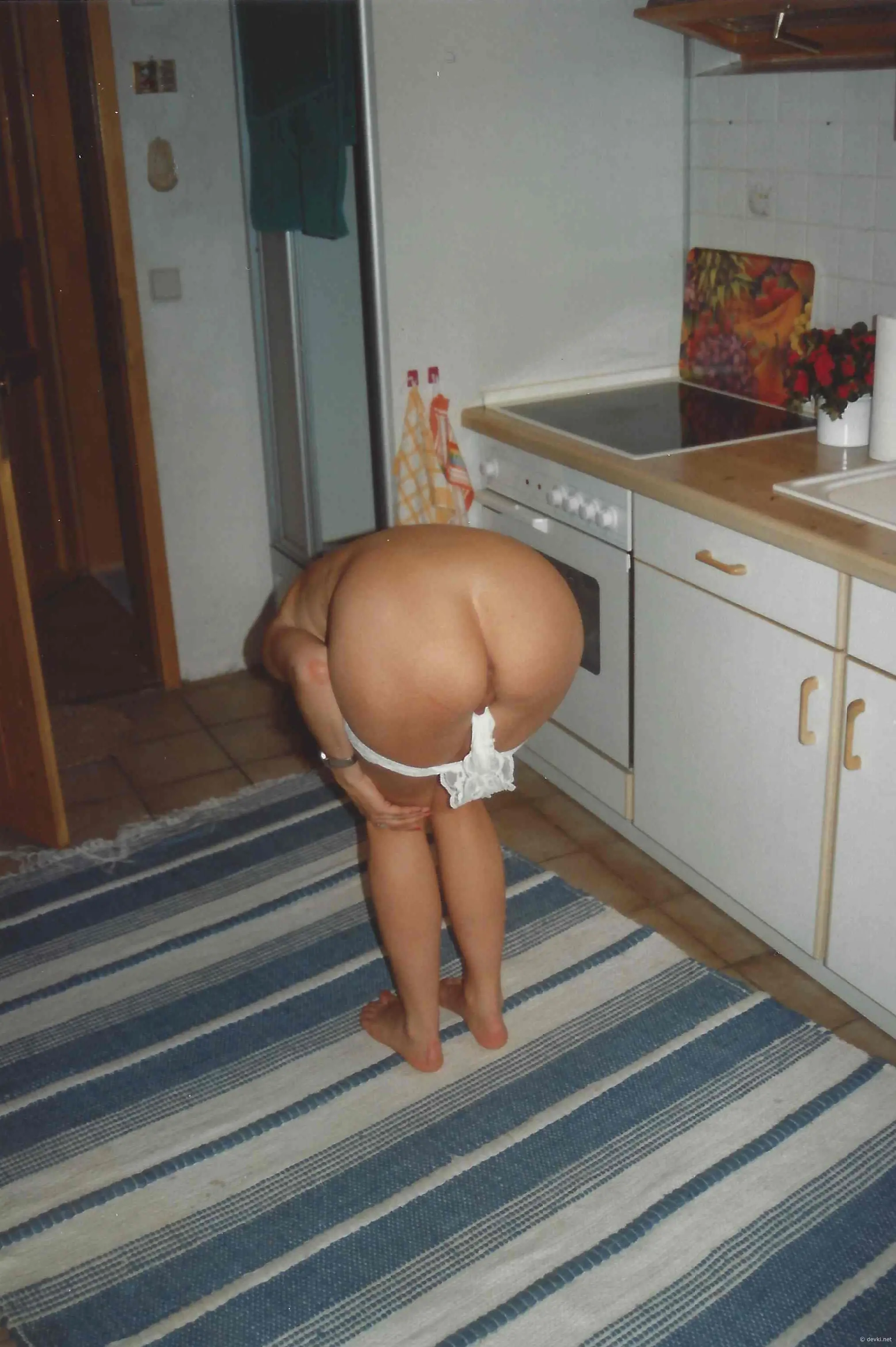 Seductive Amateur Babe in Explicit Sex Photoshoot