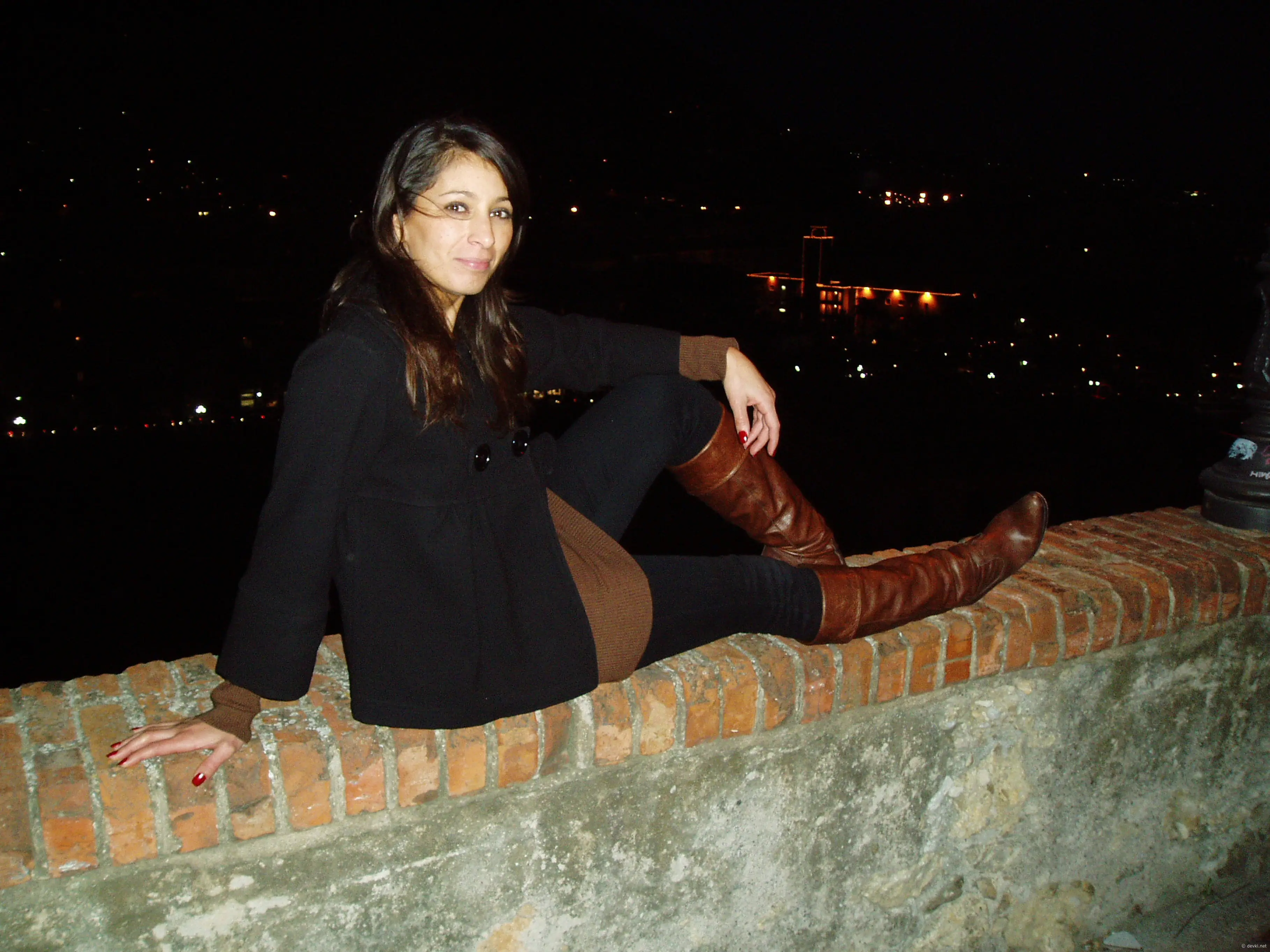 Hot Woman with Amazing Ass Enjoys Threesome Sex - Amateur Porn Photo