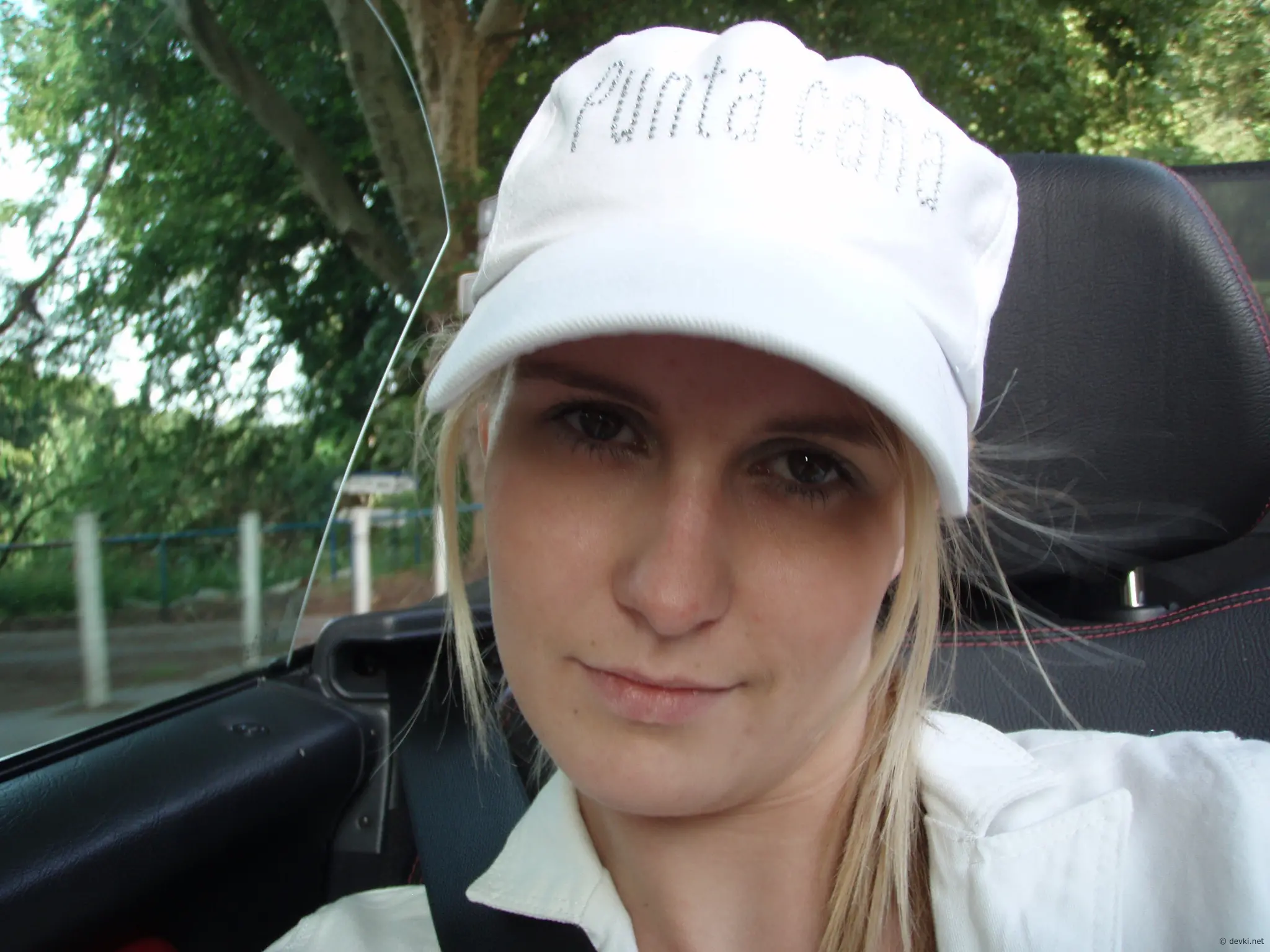 Two Women Sucking Cock: Explicit Amateur Porn Photo