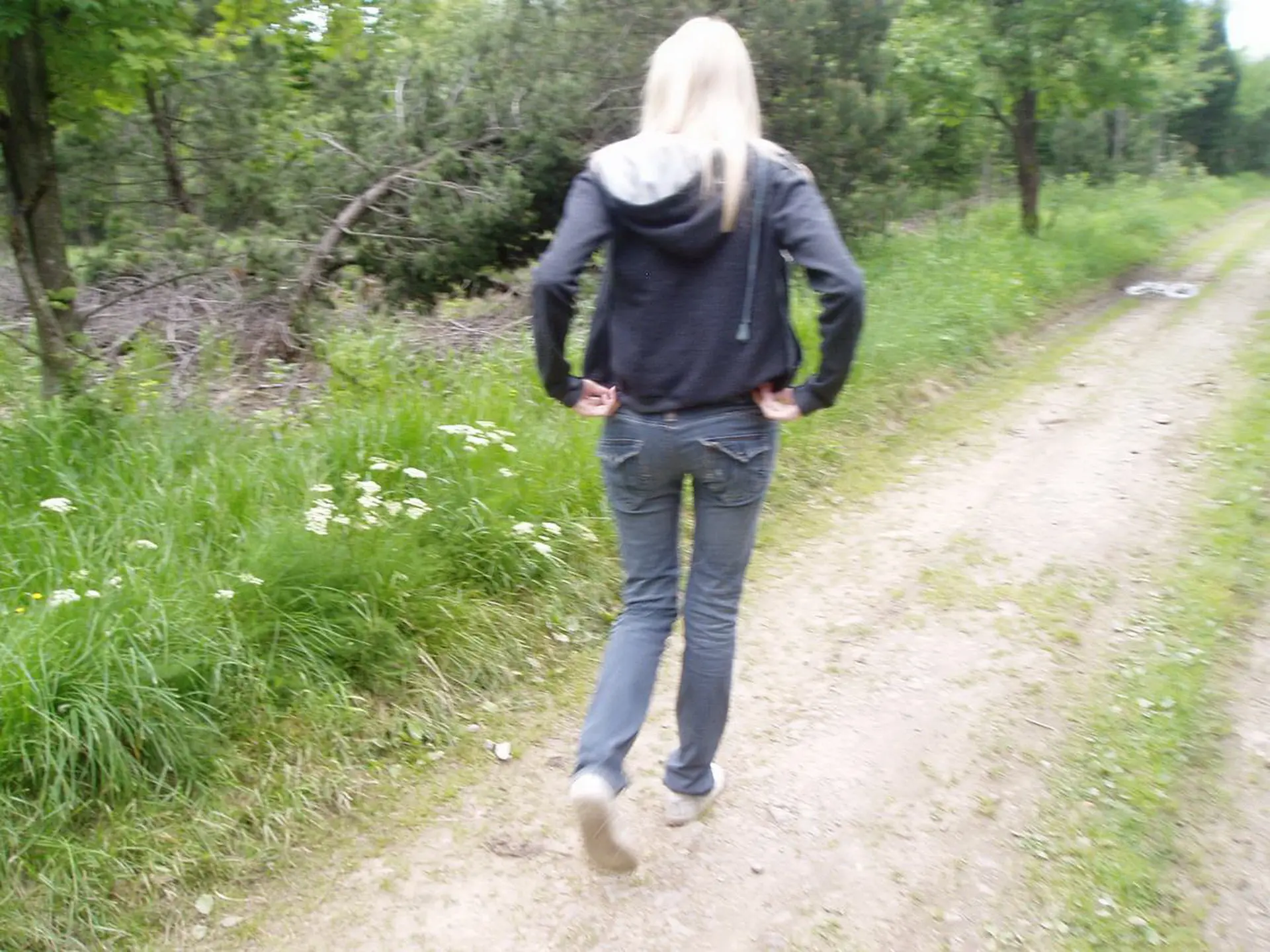 Blonde with Great Ass Gives Blowjob - Amateur Porn Pic